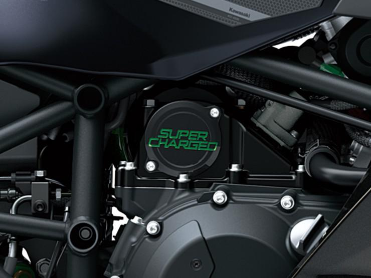 KAWASAKI NINJA H2-SX SE 2026 SIVA - slika 11